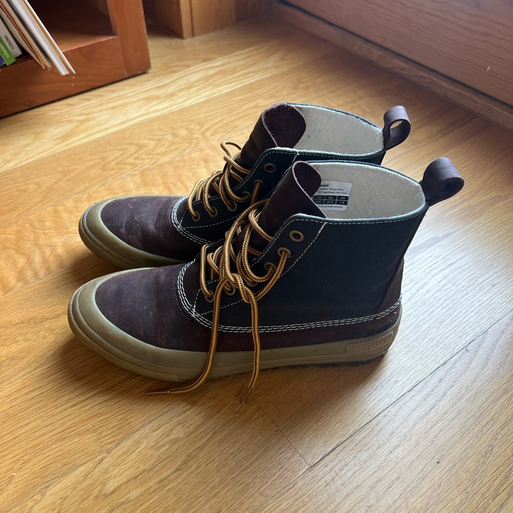 SeaVees Men’s Boots Like New!